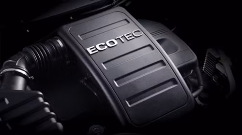 Xe có giá bán 939 triệu đồng (đã có VAT), được trang bị động cơ xăng DOHC Ecotec LE9 dung tích 2,4L phun nhiên liệu trực tiếp cho công suất tối đa 165 mã lực.