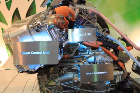 ... hệ thống truyền động, hệ thống làm mát EGR, máy bơm nước điện, máy nén khí,...