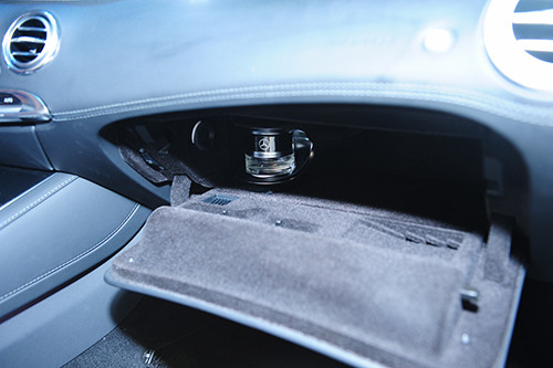 Hộc đựng đồ rộng rãi.