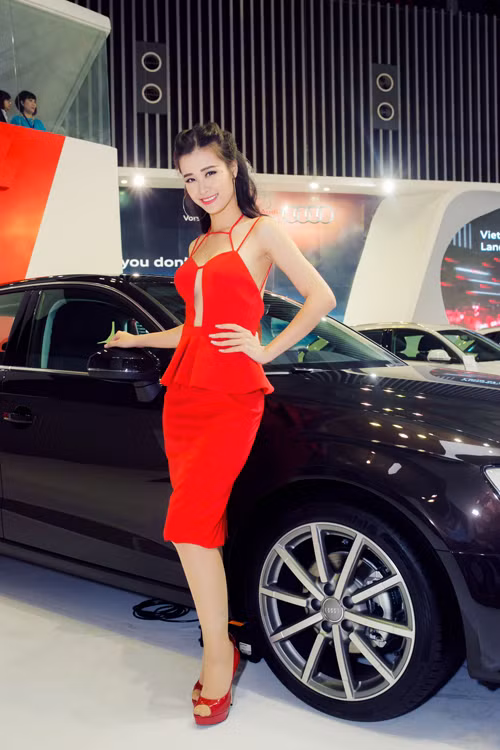 Ca sĩ Đông Nhi - Đại sứ Audi A3 Sportback. Được vinh danh là “Chiếc xe của năm” – Audi A3 tiếp tục trình làng tại thị trường Việt Nam phiên bản Sportback tạo nên một tiêu chuẩn mới trong phân khúc xe nhỏ gọn đẳng cấp và tiện lợi.