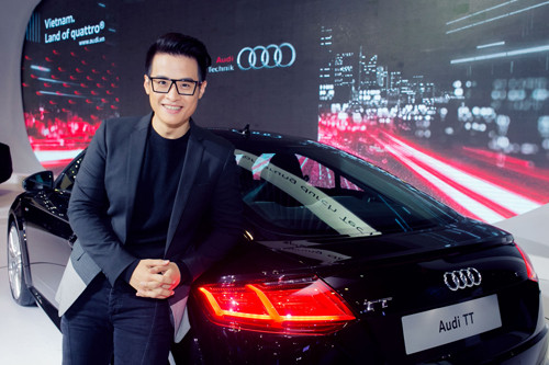 Đại sứ Audi TT - Ca sĩ Hà Anh Tuấn. Ở thế hệ thứ ba, chiếc TT thế hệ mới được nhấn mạnh với các đường ngang. Lưới tản nhiệt khung đơn được mở rộng và phẳng hơn thế hệ trước, hai đường viền sắc nét hình chữ V trên nắp ca-pô chạy dài từ góc trên của khung tản nhiệt