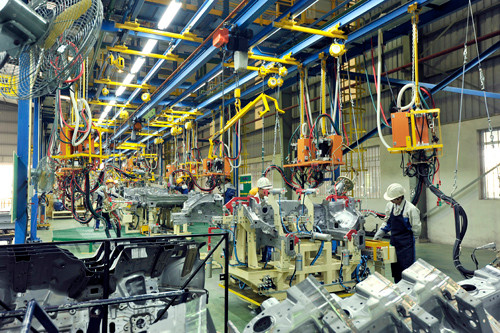 Trên diện tích 5.400m2, phân xưởng hàn được trang bị 90 chiếc máy hàn điểm do hãng OBARA (Hàn Quốc) cung cấp với công suất từ 150 - 180KVA. Cùng với đó toàn bộ đồ gá Mainbuck cho dây chuyền hàn SantaFe là bán tự động với 30 súng hàn.