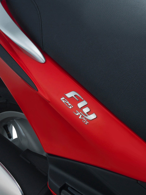 Xe tay ga Piaggio Fly moi co gia gan 42 trieu dong-Hinh-5