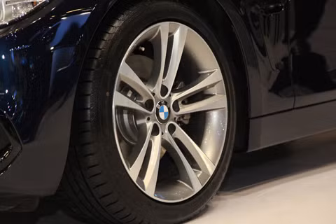 Bộ mâm thể thao hợp kim nan cá tính hình sao, kiểu 393 với kích thước 17”.