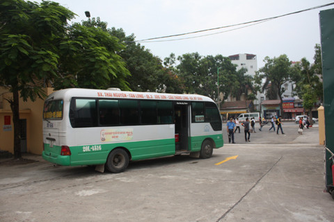 ... lần lượt xuất bến và...