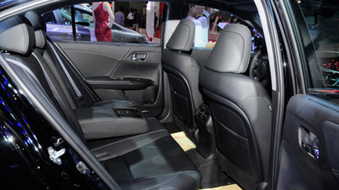 ... và sau tạo cho người lái một cảm giác vô cùng thoải mái cho phần vai và dành nhiều không gian hơn cho các tiện ích.