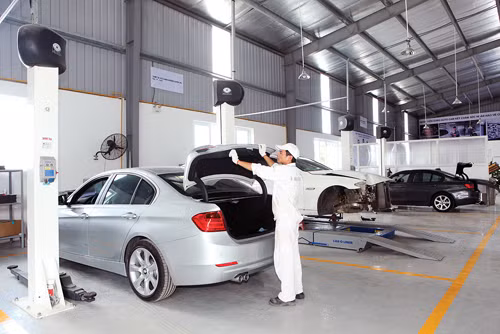 Trong phạm vi sửa chữa nhanh, xe sẽ được bảo dưỡng thay dầu động cơ, lọc dầu, lọc gió động cơ, lọc gió điều hòa, bảo dưỡng điều hòa, lọc xăng, thay dầu số, dầu cầu, dầu trợ lực lái, cài đặt mã bảo dưỡng, thay nước rửa kính.