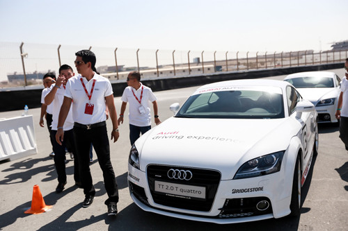 Diễn viên Bình Minh sẵn sàng cùng chiếc xe thể thao Audi TT 2.0 quatro chinh phục đường đua.