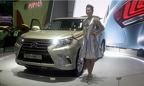 Vừa trình làng, Lexus GX460 cũng được giới thiệu tại triển lãm lần này cùng với các sản phẩm được yêu thích trên thị trường như LX570, RX350, LS460L, GS350, ES350...