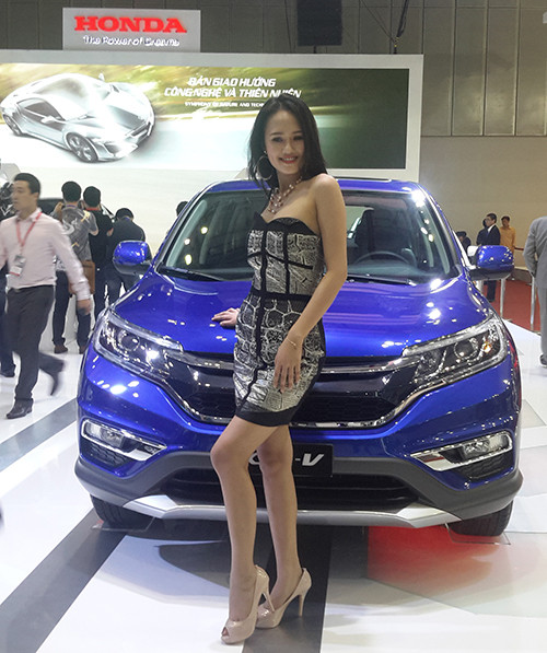 CR-V 2015 là phiên bản mới của CR-V thế hệ 4 có sự tinh chỉnh ở cả nội thất và ngoại thất.