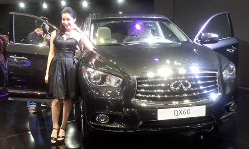Tại Triển lãm Ô tô Việt Nam năm nay, Infinti cũng giới thiệu chiếc QX60 hoàn toàn mới, một chiếc xe Crossover cao cấp dành cho gia đình. QX60 thách thức những chuẩn mực với 3 hàng ghế, sự sang trọng linh hoạt và những tính năng công nghệ vượt trội.