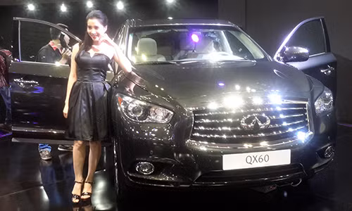 Tại Triển lãm Ô tô Việt Nam năm nay, Infinti cũng giới thiệu chiếc QX60 hoàn toàn mới, một chiếc xe Crossover cao cấp dành cho gia đình. QX60 thách thức những chuẩn mực với 3 hàng ghế, sự sang trọng linh hoạt và những tính năng công nghệ vượt trội.