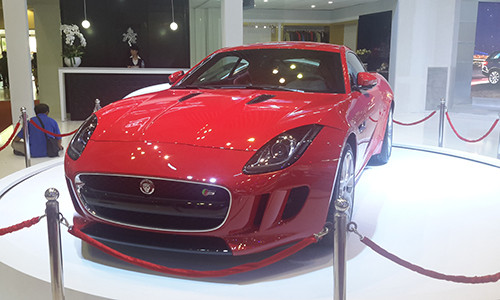 Dòng xe thể thao 2 cửa F-Type của Jaguar & Land Rover là biểu tượng của sự nhanh nhạy và uy lực, thỏa mãn niềm đam mê tốc độ.