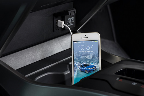 Honda City còn được trang bị hệ thống âm thanh chất lượng cao gồm đầu CD 1 đĩa tích hợp dàn 4 loa, hỗ trợ kết nối AUX, USB, radio AM/FM giúp tận hưởng những bản nhạc yêu thích từ các nguồn khác nhau.