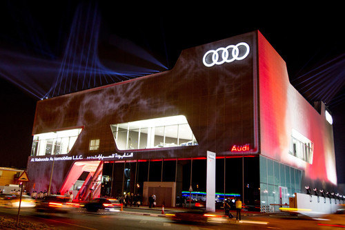 Showroom Audi Dubai được khai trương vào tháng 11/2012, là một tác phẩm kiến trúc đặc biệt tọa lạc trên trục đường Sheikh Zayed ở Dubai. Vốn đầu tư 118 triệu AED (ước khoảng 684,4 tỷ đồng) từ Công ty Ô tô Al Nabooda - nhà phân phối chính thức Audi ở Dubai và miền Bắc Các tiểu vương quốc Ả Rập Thống nhất.