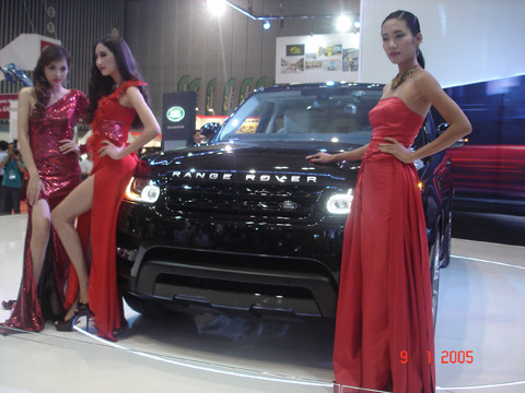 Xetrang bị động cơ TDV6 3.0 lít, hộp số tự động 8 cấp.