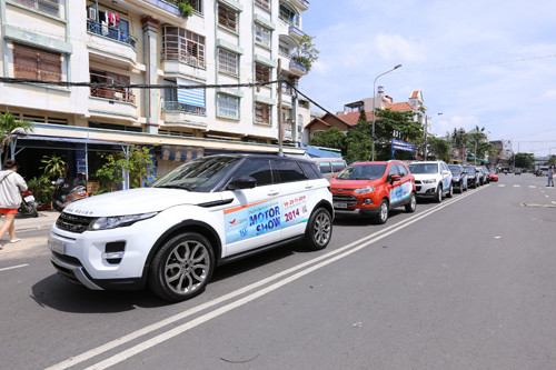 Đoàn xe diễu hành giúp không khí toàn TP HCM được hâm nóng trong 4 ngày cuối tuần.