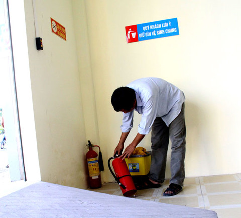 Chuẩn bị sẵn các thiết bị phòng chống cháy nổ.