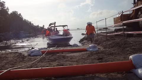 Chuẩn bị các khâu trước khi thi công tuyến cáp điện ngầm dưới đáy biển.