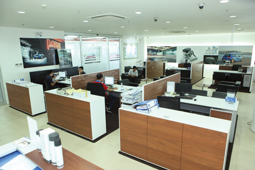 Xưởng đồng sơn với quy mô lên đến 1.500m2, với 14 chỗ làm việc cùng các trang thiết bị hiện đại.