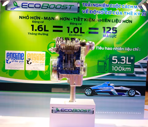 Khối xi–lanh của EcoBoost 1,0L có thể để gọn trong 1 trang giấy A4, nhưng lại có thể đạt mức công suất 125PS và 170Nm ở vòng tua cực đại, khiến nó trở thành động cơ có hiệu suất mạnh nhất trong số các dòng xe Ford hiện nay.