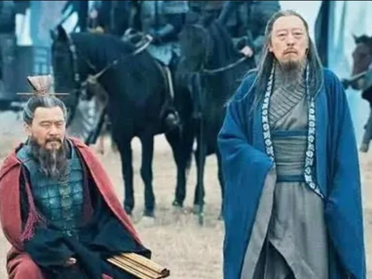  Đây chính là bài học đắt giá về việc "nuôi hổ trong nhà". Khi không kiểm soát được tham vọng của những người xung quanh, đôi khi chính những người được tin tưởng lại là những người gây ra sự sụp đổ của đế chế.