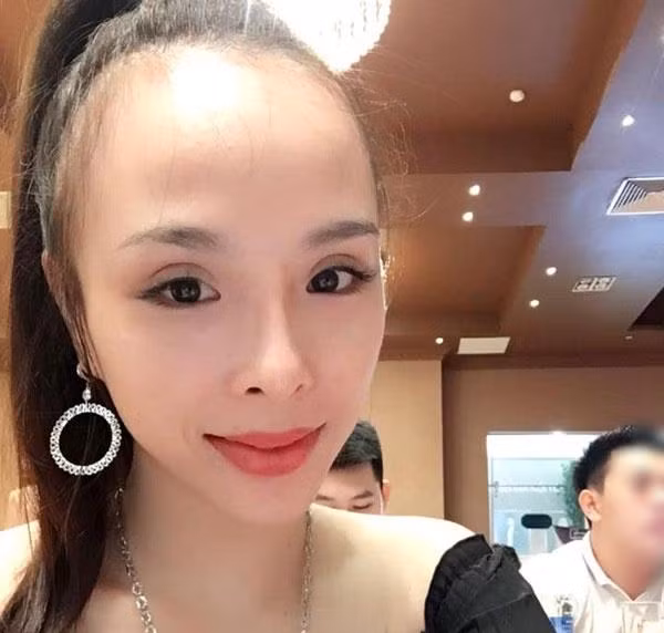 Những người có tướng mạo trán cao thường là người có tính sáng tạo tốt và tư duy phong phú. Chính nhờ thế mà người trán cao thường thông minh sắc sảo và cuộc sống dư giả thuận lợi không khó khăn về tài chính.