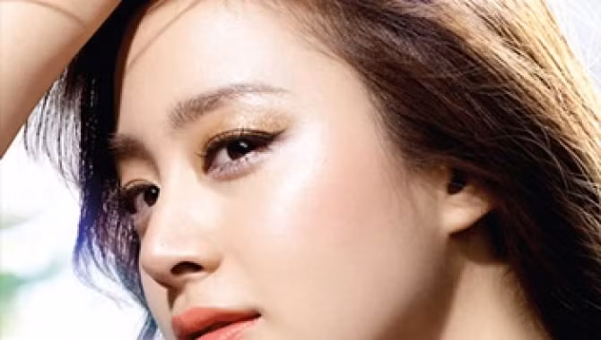 Những người có vầng trán cao có phúc khí lớn, là người có vị trí cao trong xã hội và là người thành đạt, quyền cao chức trọng, được tài được lộc. (*Thông tin mang tính chất tham khảo, chiêm nghiệm).