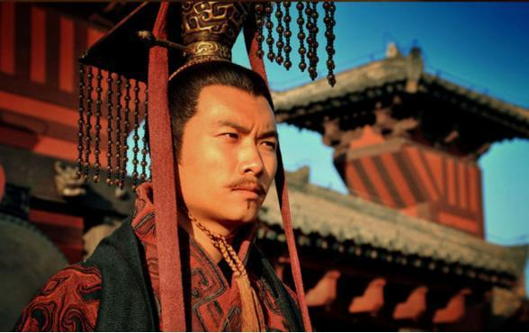  Tào Tháo tin rằng Tào Phi, với bản tính tàn nhẫn và quyết đoán, sẽ có thể kiềm chế những thế lực trong nội bộ, trong đó có Tư Mã Ý. Và đúng như vậy, dưới sự lãnh đạo của Tào Phi, Tư Mã Ý không thể thực hiện bất kỳ động thái mạnh mẽ nào để tranh đoạt quyền lực, mà chỉ có thể làm công cụ cho Tào Phi trong việc mở rộng lãnh thổ.