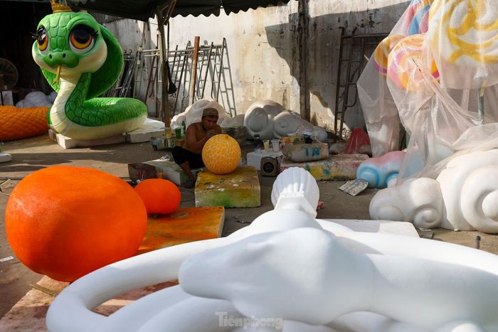 Trung bình mỗi sản phẩm mất từ vài ngày đến nửa tháng để hoàn thành, tùy kích thước và độ phức tạp.