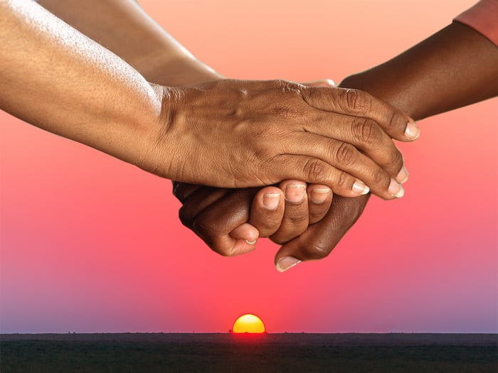  3. Người giữ chữ tín: Người có uy tín trong công việc và cuộc sống luôn được đối tác, bạn bè và đồng nghiệp tin tưởng. Sự tin tưởng này mở ra nhiều cơ hội hợp tác và phát triển kinh doanh. Bí quyết: Luôn giữ lời hứa, làm việc có trách nhiệm và minh bạch. 