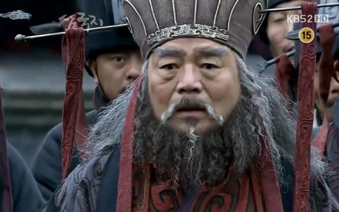  Trong suốt những năm giữ chức vụ của mình, Lý Lâm Phủ chuyên dùng lời bỡ đỡ lấy lòng Hoàng thượng, mưu mô hãm hại người khác. Trước mặt, ông ta tỏ ra chân thật lấy lòng người khác để họ trò chuyện nói ra những suy nghĩ của mình, sau lưng ông ta sẽ đem những chuyện đó của họ tấu lên Hoàng thượng.