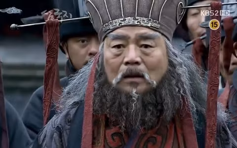  Trong suốt những năm giữ chức vụ của mình, Lý Lâm Phủ chuyên dùng lời bỡ đỡ lấy lòng Hoàng thượng, mưu mô hãm hại người khác. Trước mặt, ông ta tỏ ra chân thật lấy lòng người khác để họ trò chuyện nói ra những suy nghĩ của mình, sau lưng ông ta sẽ đem những chuyện đó của họ tấu lên Hoàng thượng.