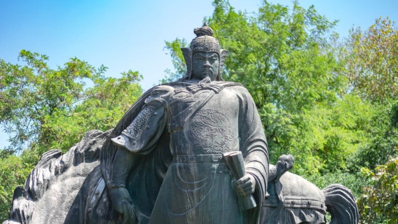  Cũng chính bởi vì chuyện này, Tần Cối được Kim Ngột Truật trọng dụng. Cuối cùng, anh trở về thời Nam Tống để làm tay mắt cho Kim Ngột Truật, không ngờ cuối cùng lại trở thành tể tướng của triều đại Nam Tống.