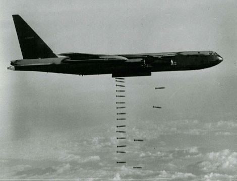 B-52 ném bom.