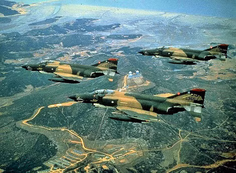 Trận đánh ở Hải Phòng ngày 16/4/1972, quân Mỹ đã sử dụng F-4 "đóng giả" B-52 đánh lừa chiến sĩ tên lửa của ta.