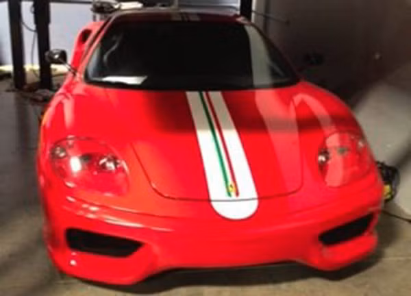 Ferrari 360 Challenge Stradale: Chiếc xe được coi như cỗ ngựa chiến dũng mãnh của Paul, động cơ lên đến 400 mã lực.