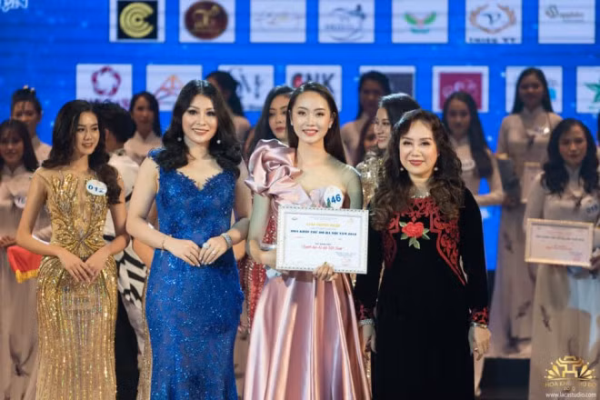 Miss World Vietnam 2022: Nhan sắc nổi bật của Người đẹp được yêu thích nhất - Hình 2 Miss World Vietnam 2022: Nhan sac noi bat cua Nguoi dep duoc yeu thich nhat-Hinh-2