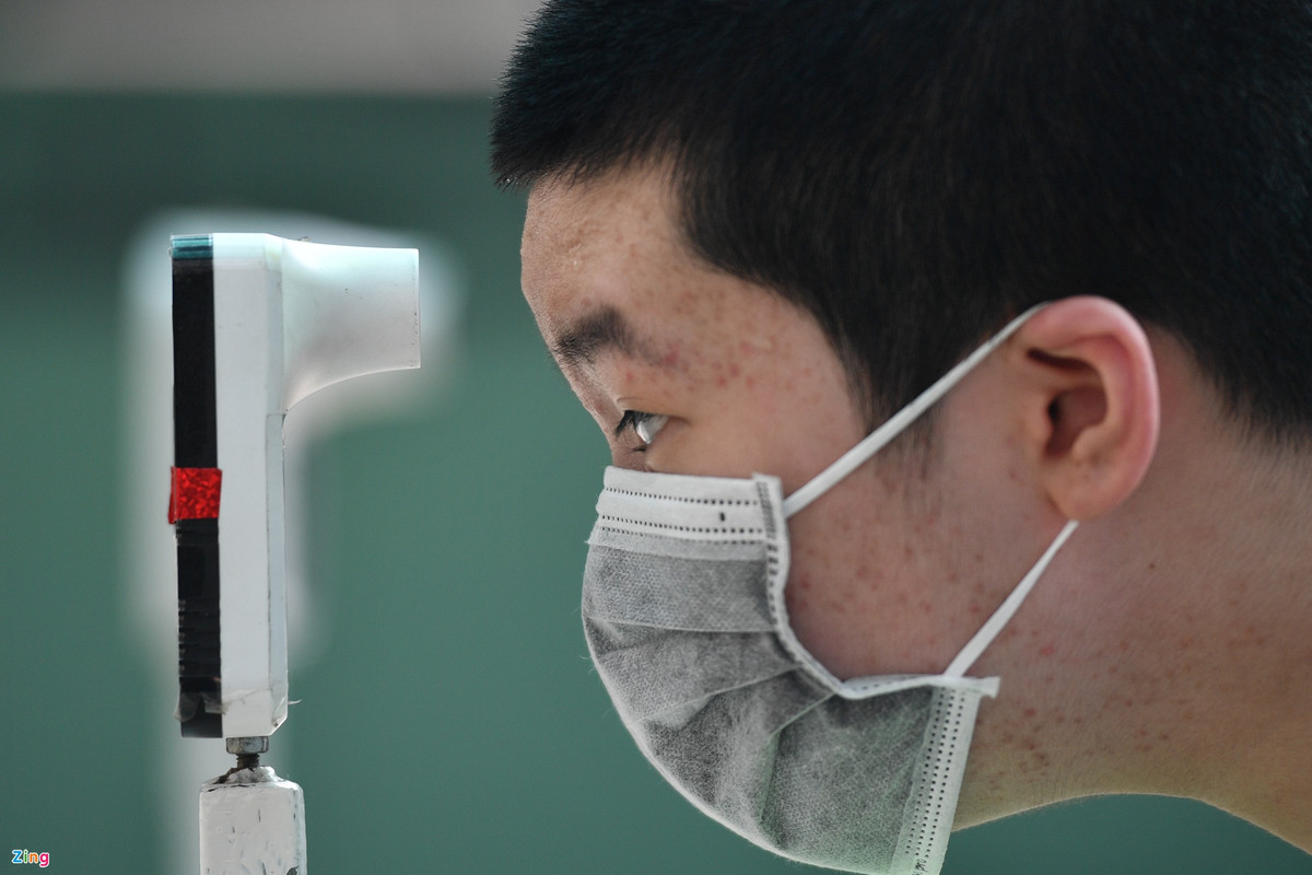 Tại điểm trường THCS Nguyễn Tri Phương (quận 10), 8 lớp khối 6 được chia thành các khung giờ tiêm khác nhau kéo dài từ 8h đến 11h. Việc này đảm bảo không xảy ra tình trạng ùn ứ, học sinh, phụ huynh không phải chờ đợi.