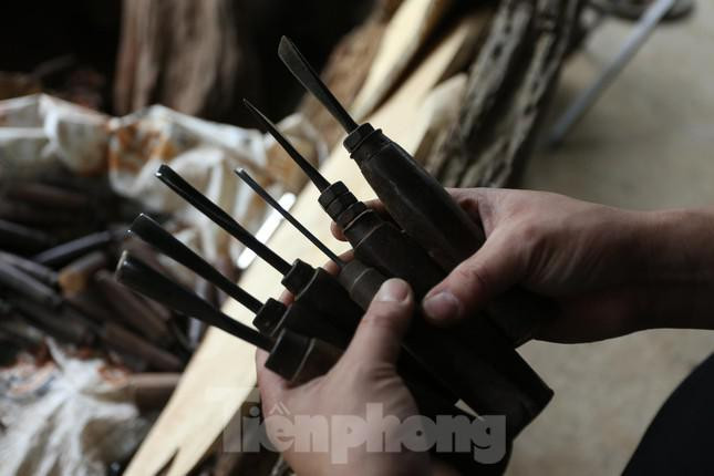 Chang trai bien re cay, than go thanh tuong dieu khac nghe thuat-Hinh-8