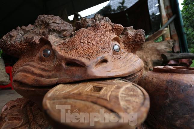 Chang trai bien re cay, than go thanh tuong dieu khac nghe thuat-Hinh-4