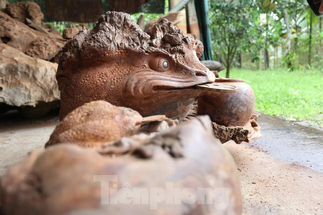 Chang trai bien re cay, than go thanh tuong dieu khac nghe thuat-Hinh-5