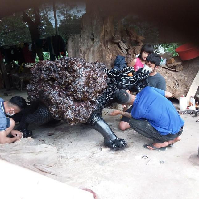 Chang trai bien re cay, than go thanh tuong dieu khac nghe thuat-Hinh-2