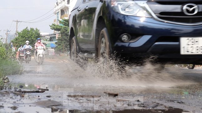 br/> Theo kế hoạch, TP Thủ Đức phải bàn giao mặt bằng cho chủ đầu tư trước các thời điểm cuối tháng 11/2016, 9/2017 và quý II/2018. Thế nhưng, đến thời điểm này vẫn chưa được bàn giao mặt bằng. Trước vấn đề này, chủ đầu tư đã có nhiều văn bản đề nghị TP Thủ Đức đẩy nhanh tiến độ bồi thường để bàn giao được mặt bằng. Khi được bàn giao mặt bằng, dự án sẽ hoàn thành trong 12 tháng. Theo Sở Giao thông vận tải TPHCM, hiện nay trên tuyến đường Lương Định Của xảy ra tình trạng mặt đường bị hư hỏng, ngập nước, gây nguy cơ mất an toàn giao thông.