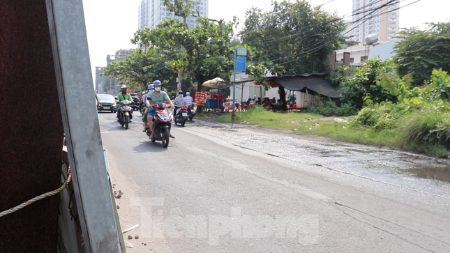 br/> Khi trời mưa gây hiện tượng ngập nước không thoát được. Nhiều người dân sống ở đây cho rằng tham gia giao thông ở đây rất nguy hiểm nhất là vào ban đêm.