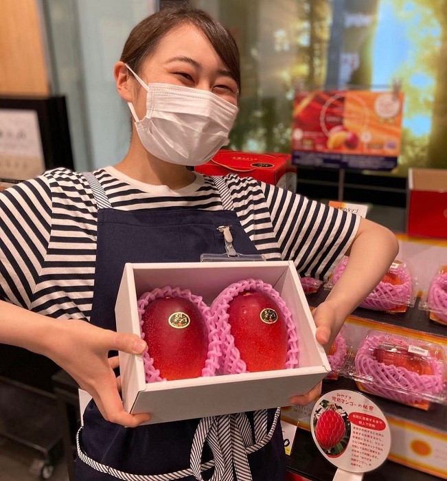 Hơn 2 triệu đồng/quả xoài màu đỏ, nhà giàu Việt chi tiền ăn sang - Hình 3 Hon 2 trieu dong/qua xoai mau do, nha giau Viet chi tien an sang-Hinh-3