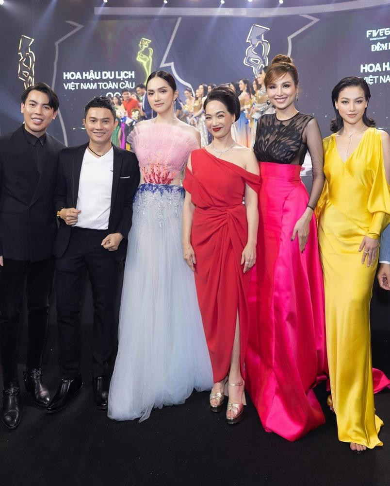 KHÓ TIN: Nhan sắc NSND Lê Khanh 'hạ' cùng lúc 3 hoa hậu - Hình 2 KHO TIN: Nhan sac NSND Le Khanh 'ha' cung luc 3 hoa hau-Hinh-2