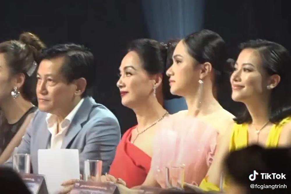 KHÓ TIN: Nhan sắc NSND Lê Khanh 'hạ' cùng lúc 3 hoa hậu - Hình 5 KHO TIN: Nhan sac NSND Le Khanh 'ha' cung luc 3 hoa hau-Hinh-5