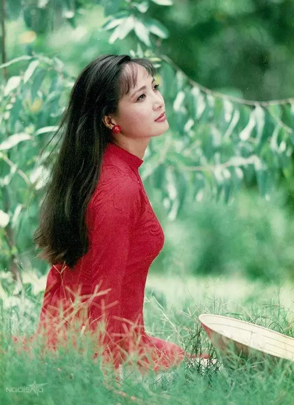 KHÓ TIN: Nhan sắc NSND Lê Khanh 'hạ' cùng lúc 3 hoa hậu - Hình 15 KHO TIN: Nhan sac NSND Le Khanh 'ha' cung luc 3 hoa hau-Hinh-15