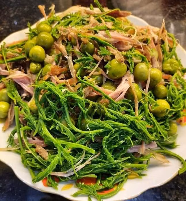 Loại rau rừng nghe tên đã thấy bốc mùi trở thành đặc sản ảnh 2